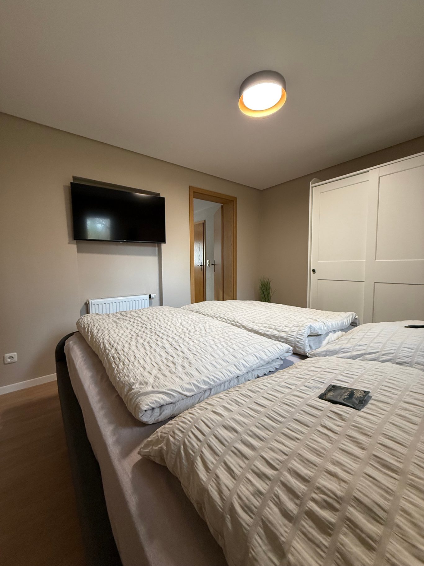 Schlafzimmer 2 mit TV